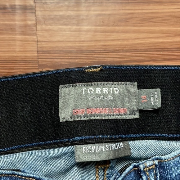 TORRID Crop Bombshell Skinny Jeans Size 14 - Picture 4 of 8